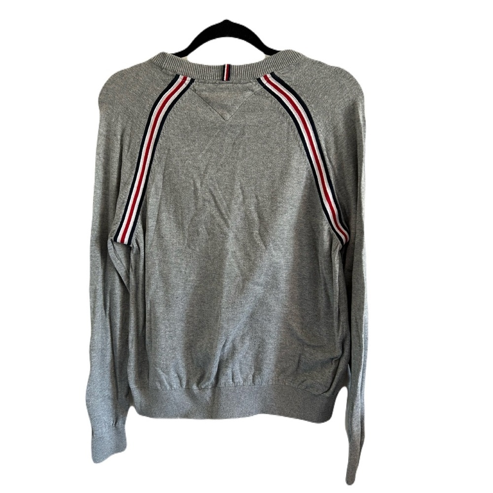 TOMMY HILFIGER Gray Logo Crewneck Sweater Sz M Sport Stripe Raglan Preppy - Picture 15 of 15